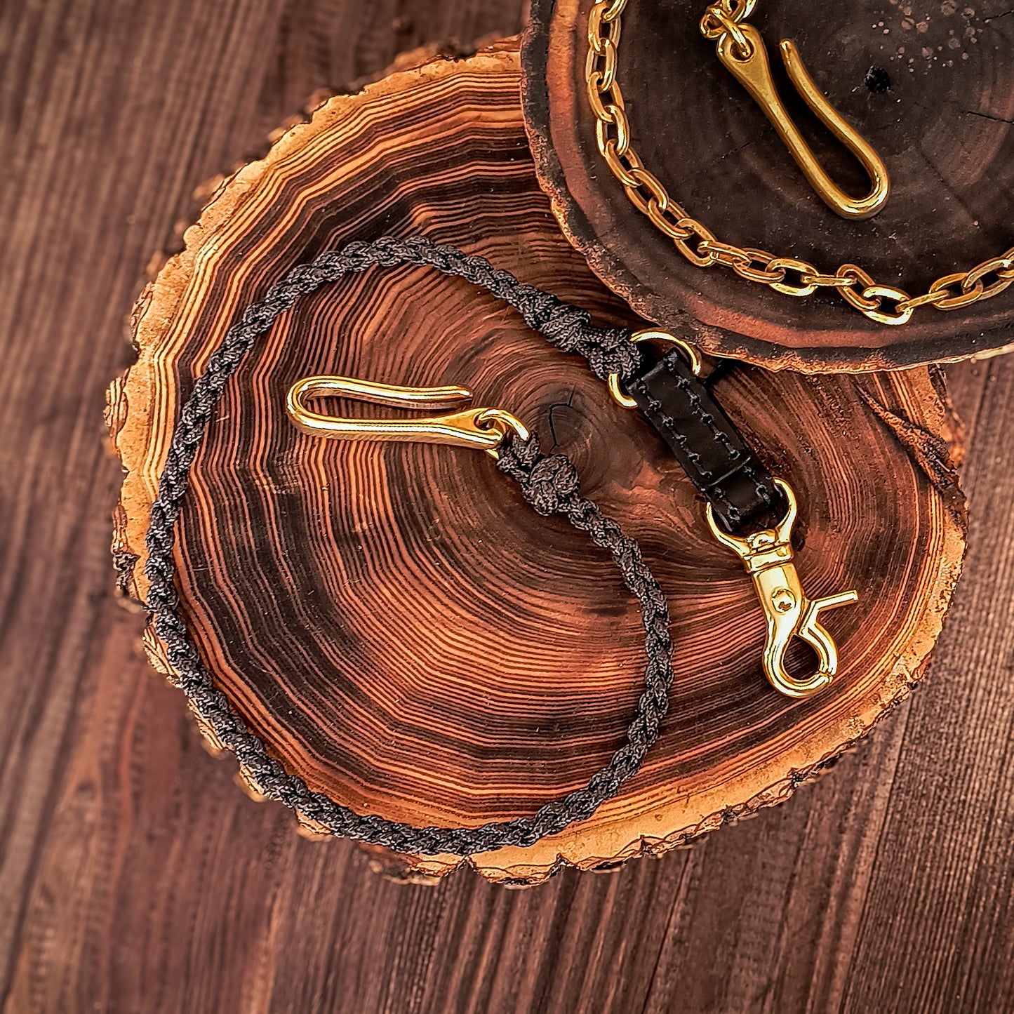 Braided paracord lanyard