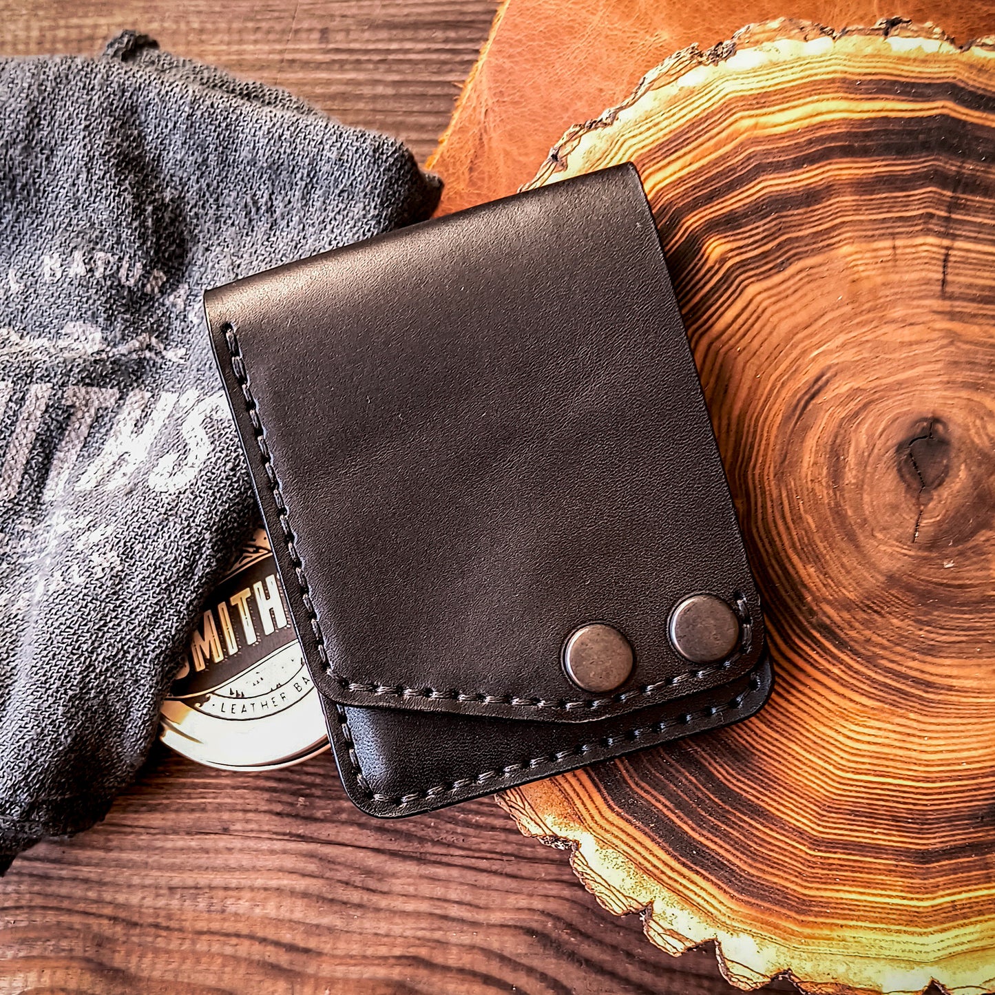 Vertical bifold wallet