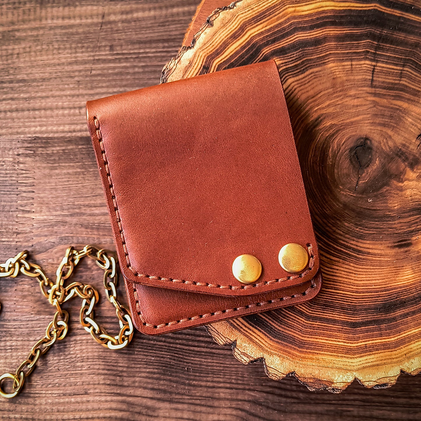 Vertical bifold wallet