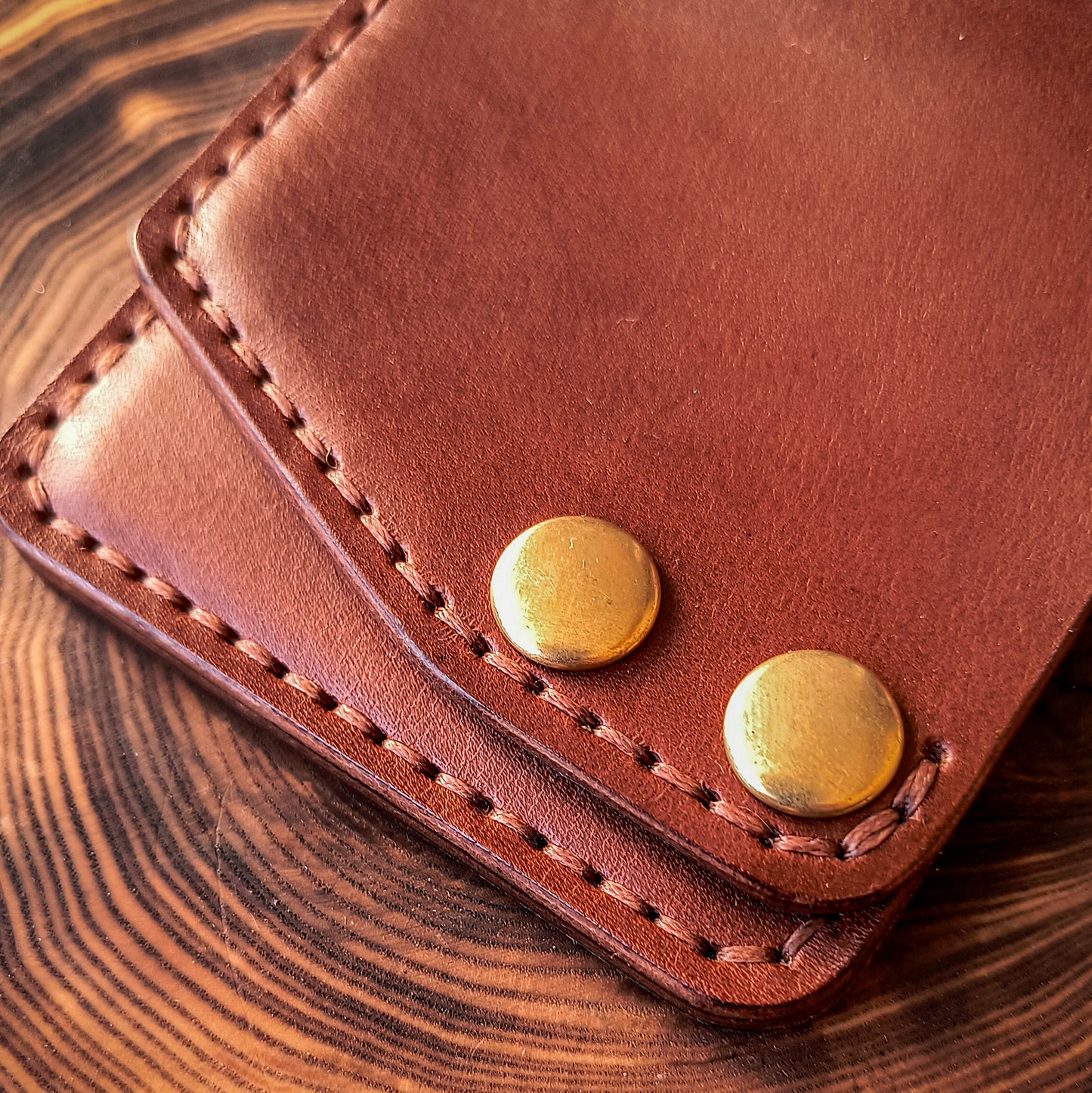 Vertical bifold wallet