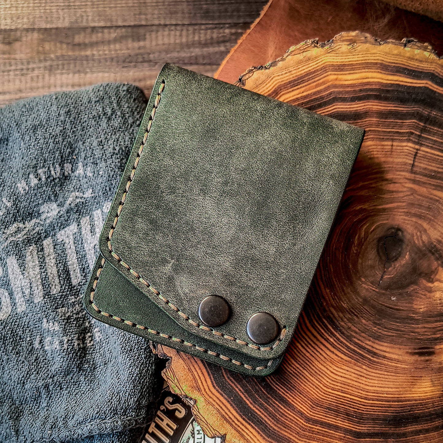 Vertical bifold wallet