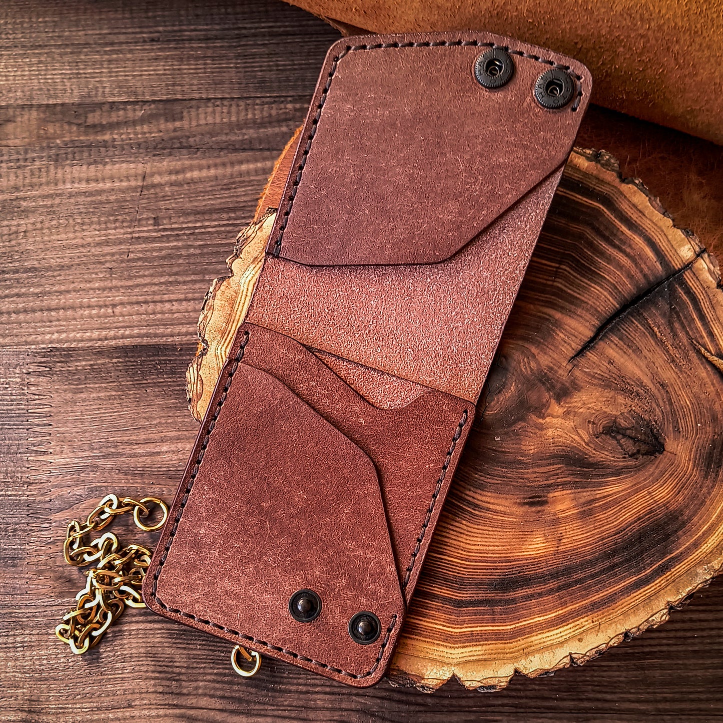 Vertical bifold wallet