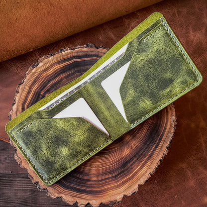 Minimalistic traditional bifold wallet