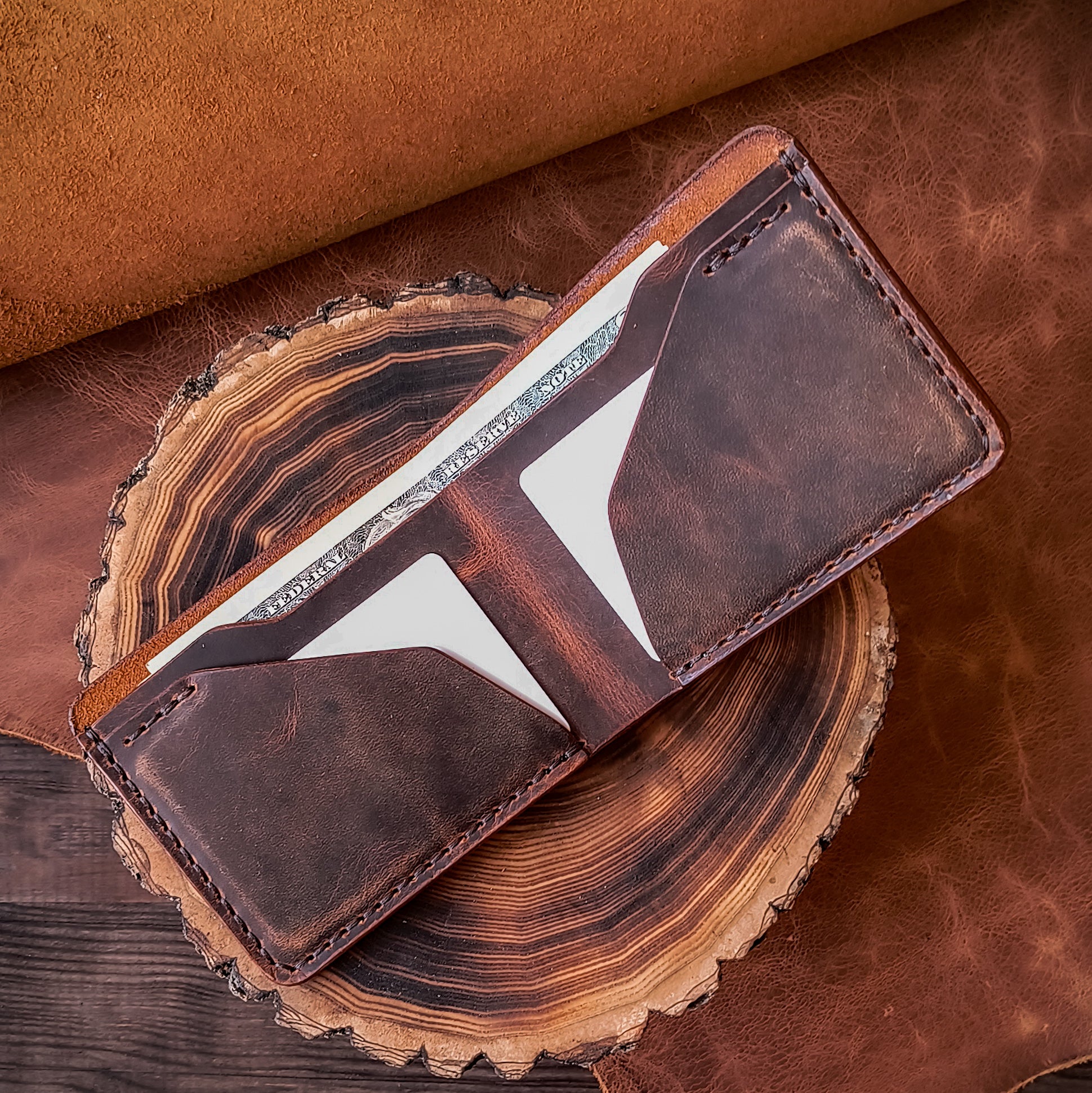 Minimalistic traditional bifold wallet – Corvus Workshop