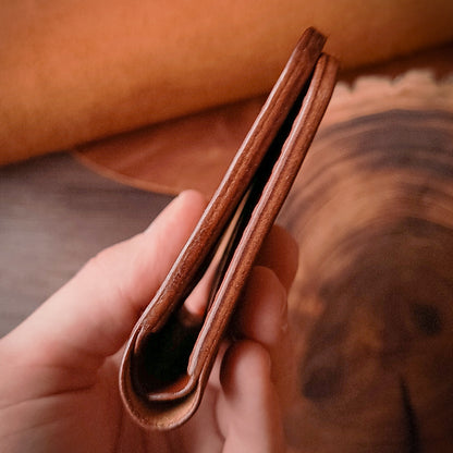 Minimal bifold wallet