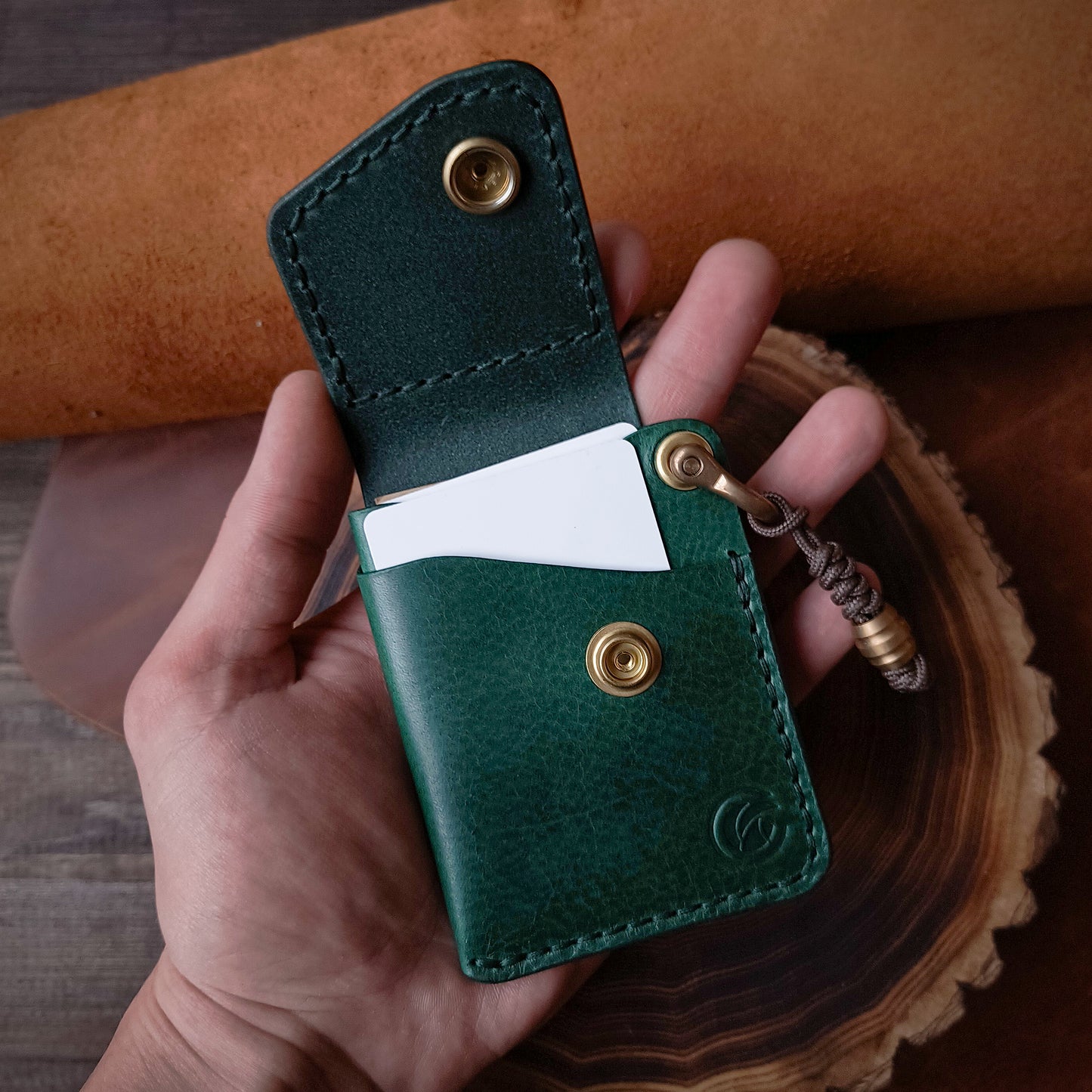 Everyday carry slim handmade wallet - Emerald green leather wallet for cards and cash 