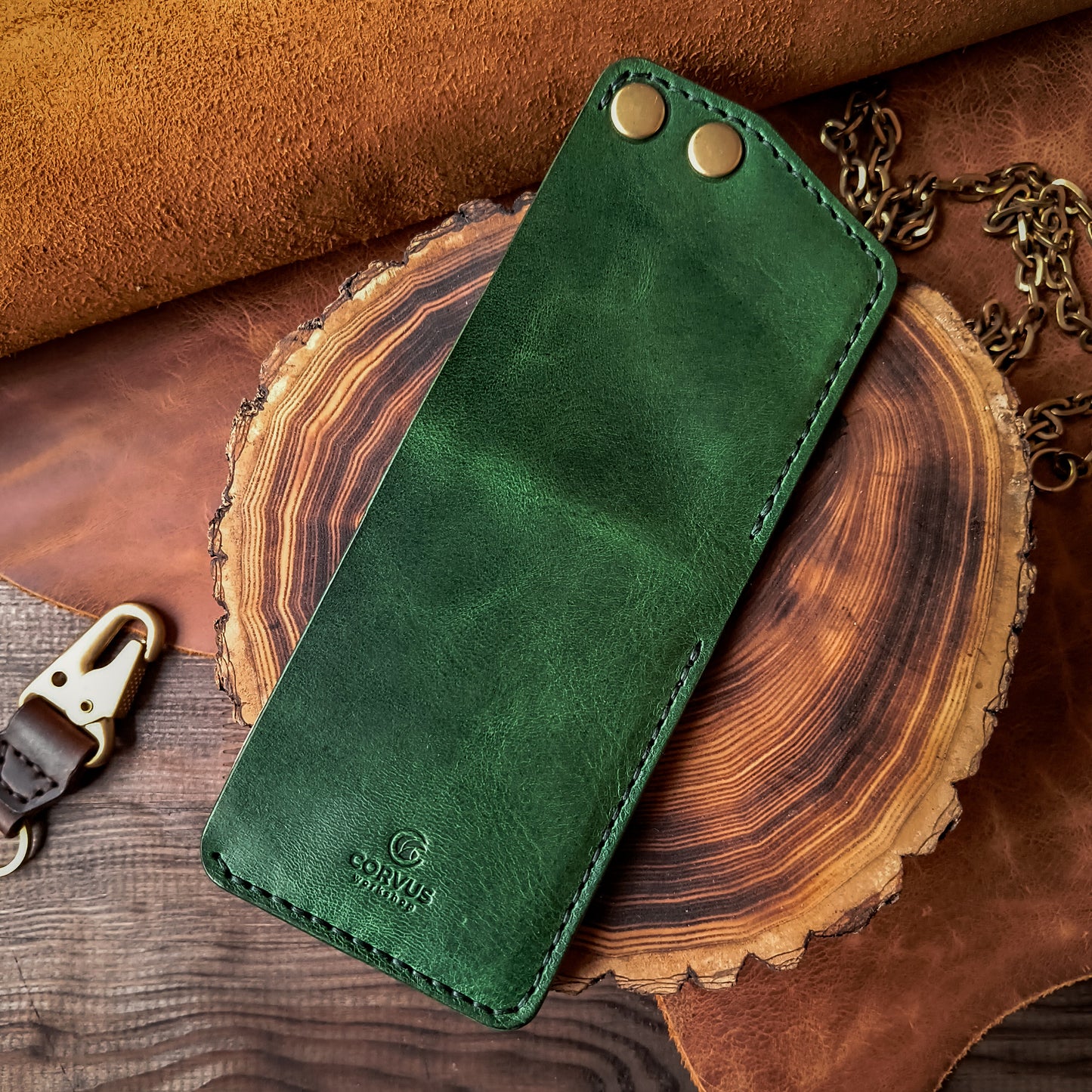 Vertical bifold wallet