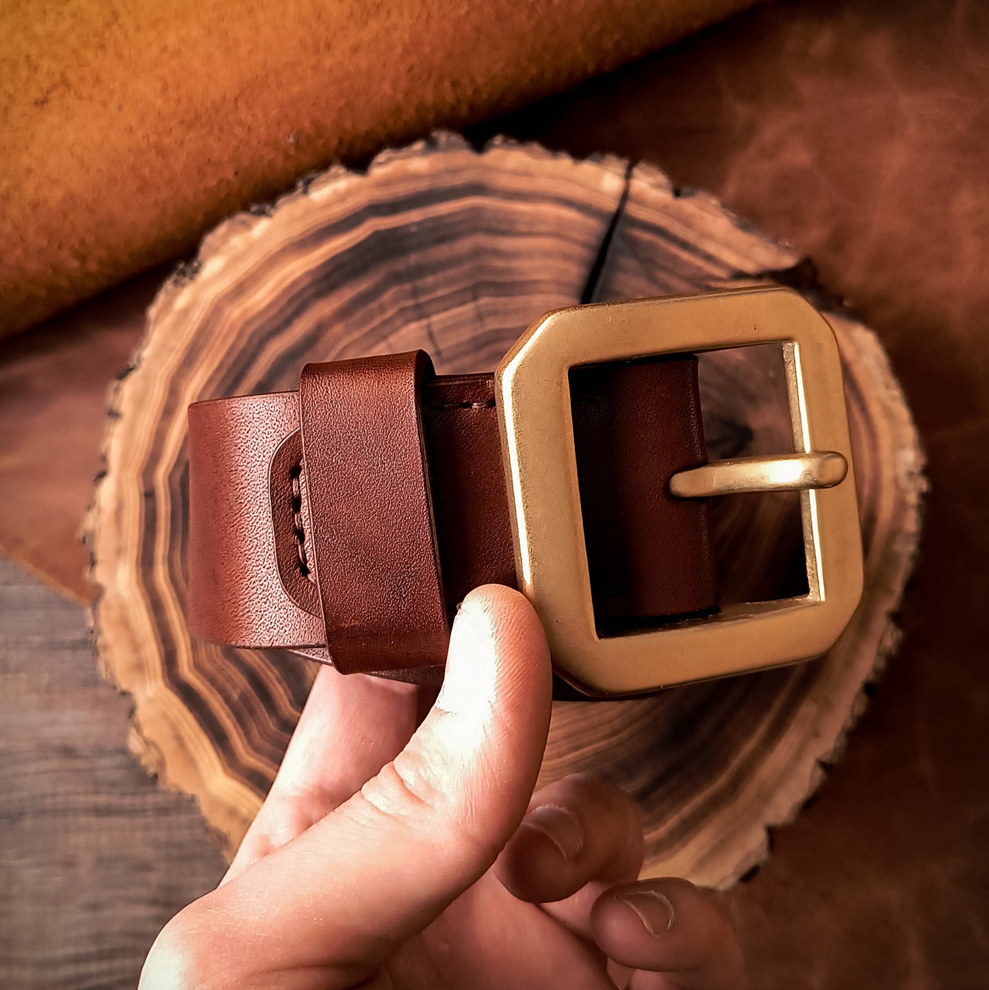 Men's brown leather belt with heavy solid brass bucle - Belt for classic raw jeans 