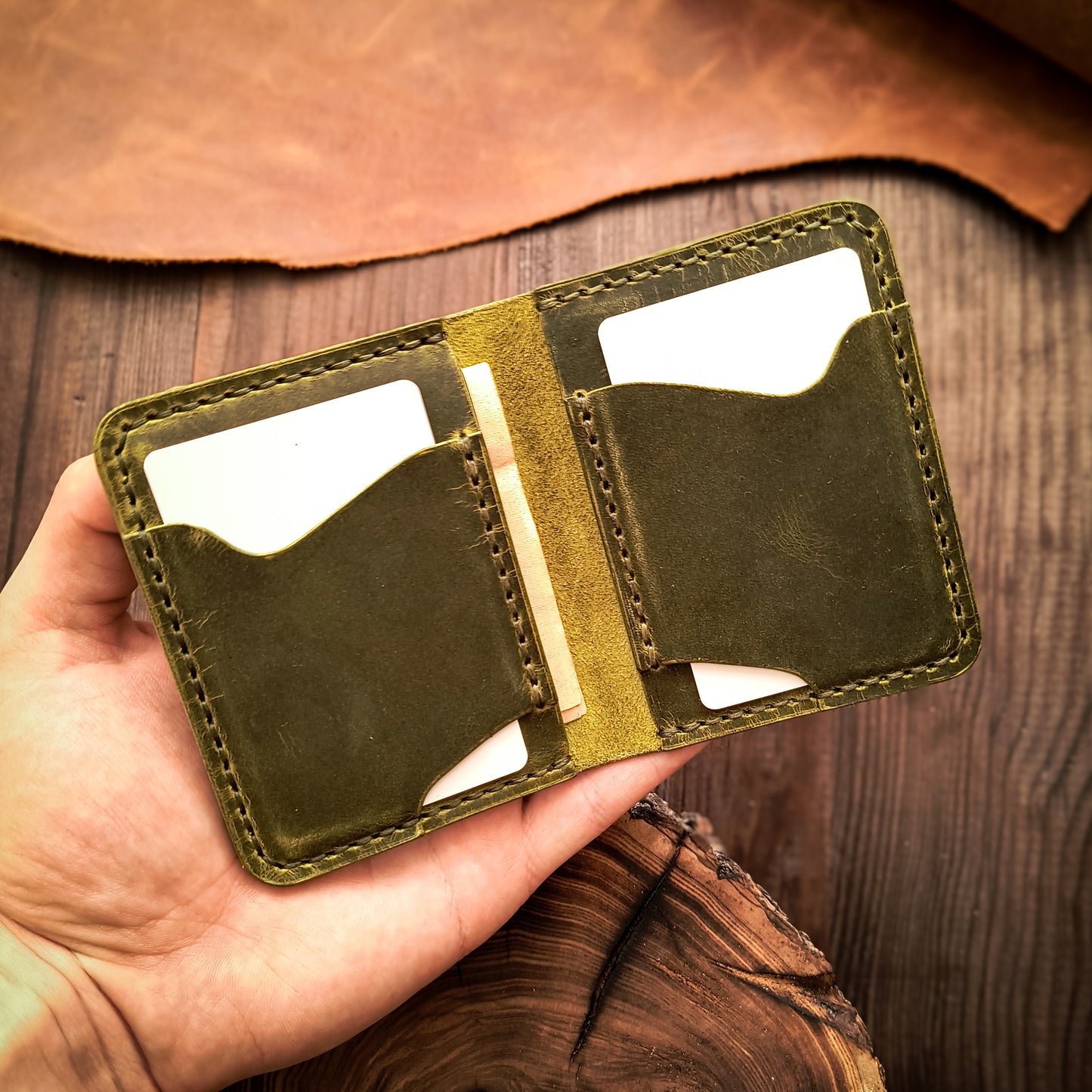 Front pocket bifold wallet