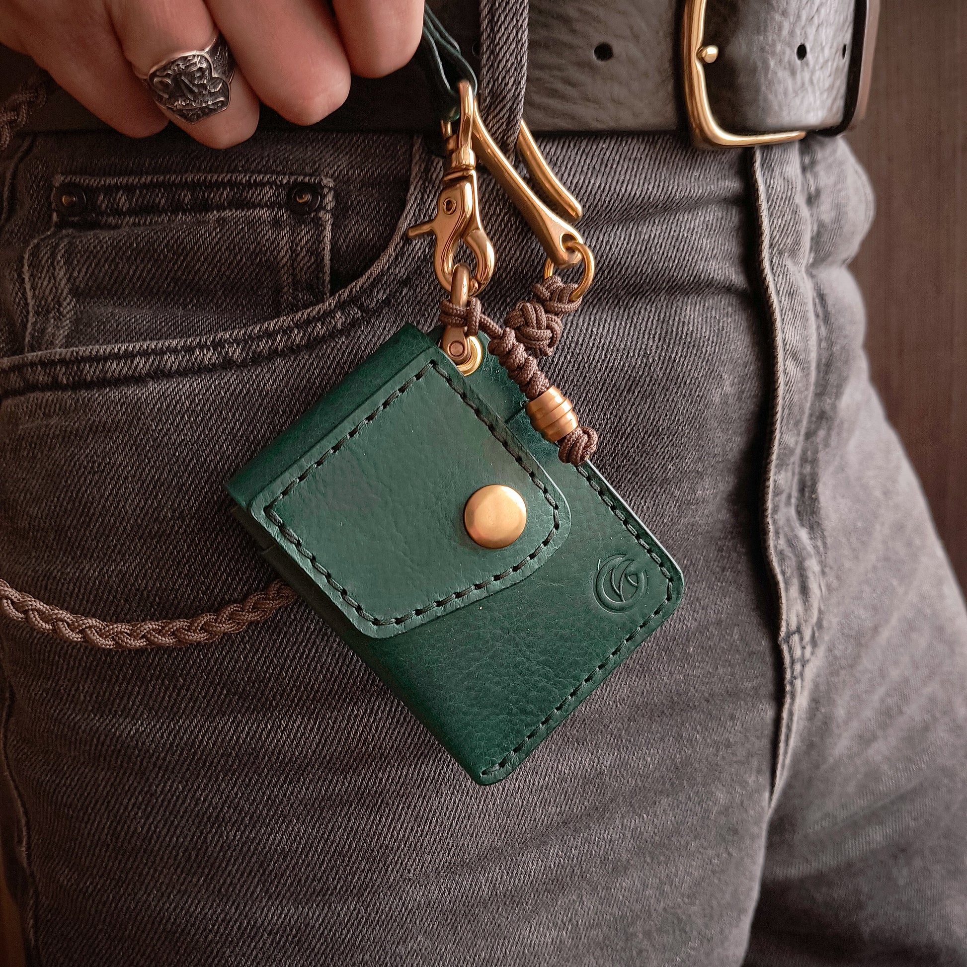 Handmade emerald green textured leather wallet on braided cooper-colored paracord lanyard - Compact everyday carry wallet in minimalistic design 