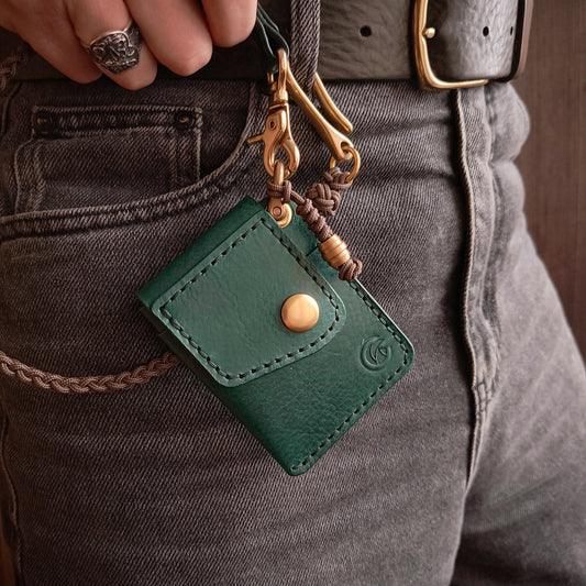 Handmade emerald green textured leather wallet on braided cooper-colored paracord lanyard - Compact everyday carry wallet in minimalistic design 