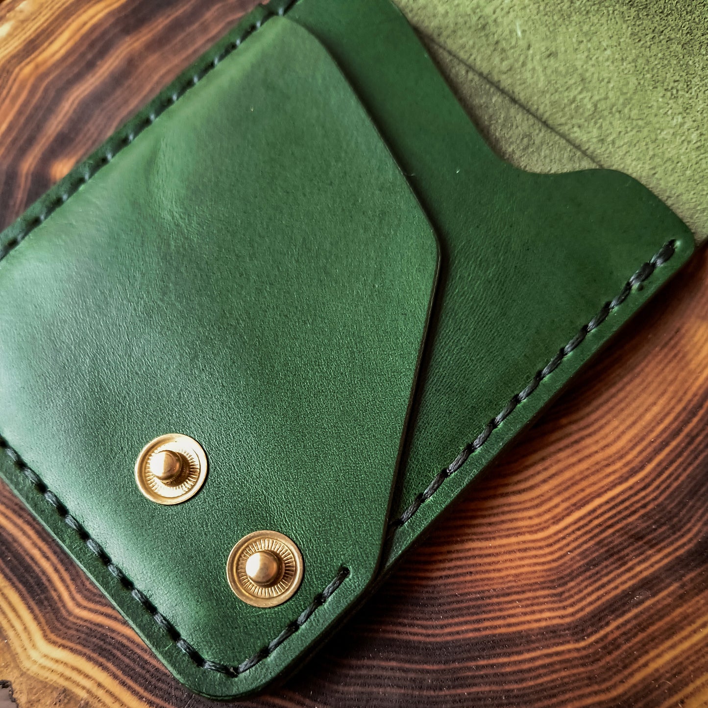 Vertical bifold wallet