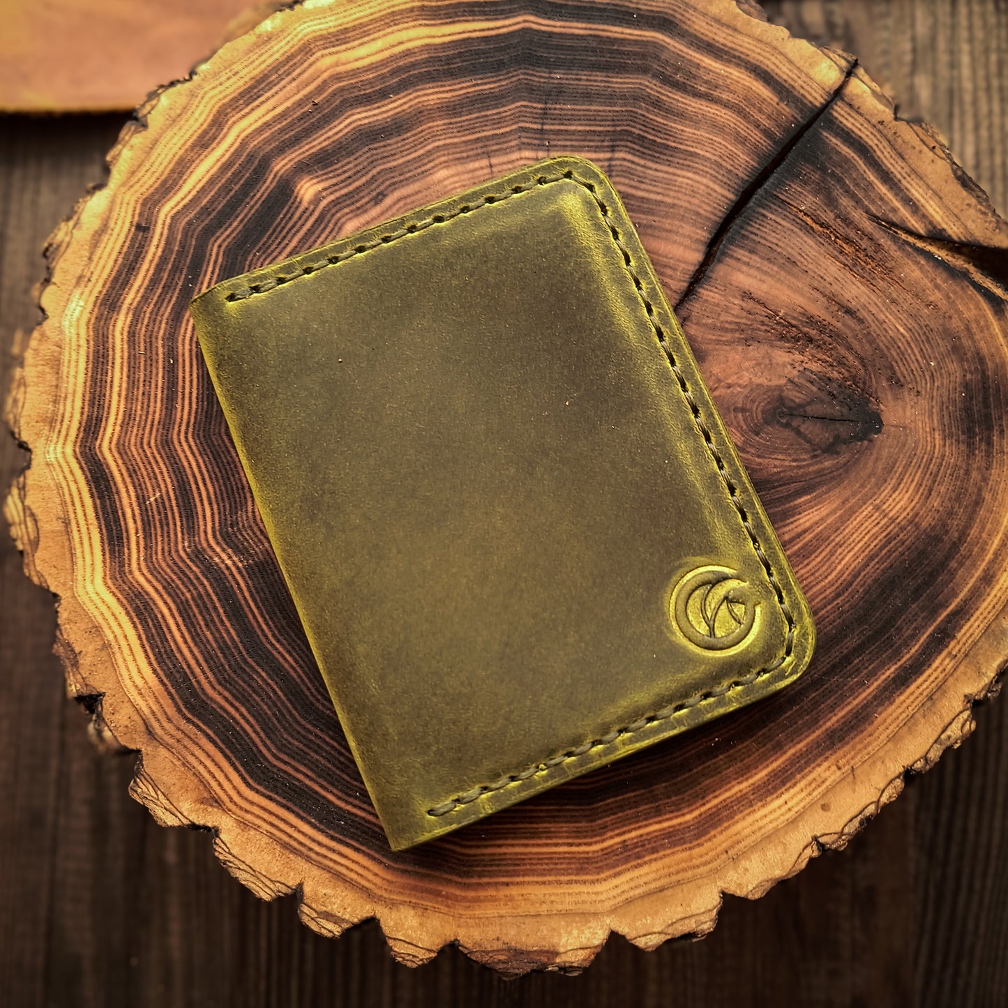 Front pocket bifold wallet