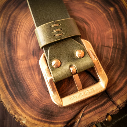 Pistachio green leather belt with key holder