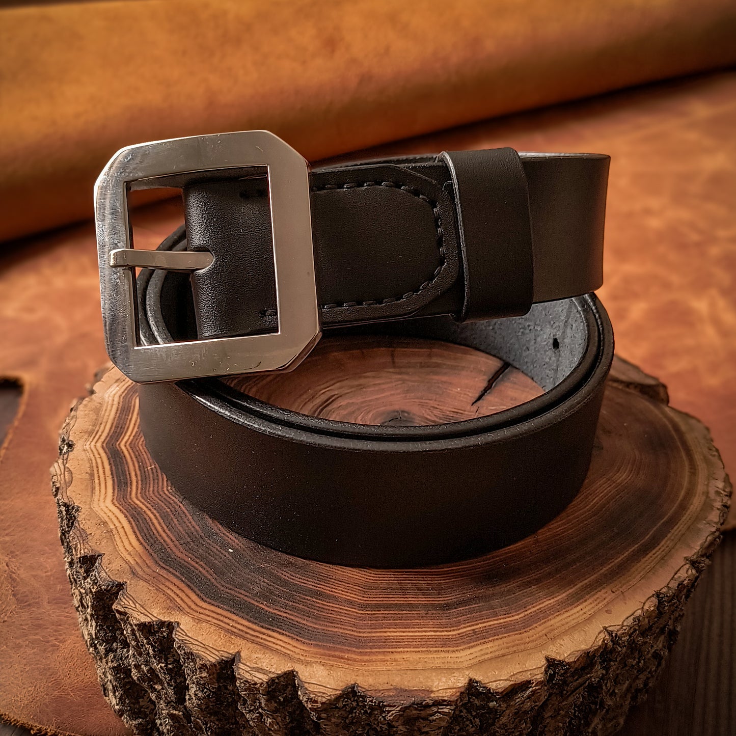 Men's rugged style black leather belt with stainless steel buckle 