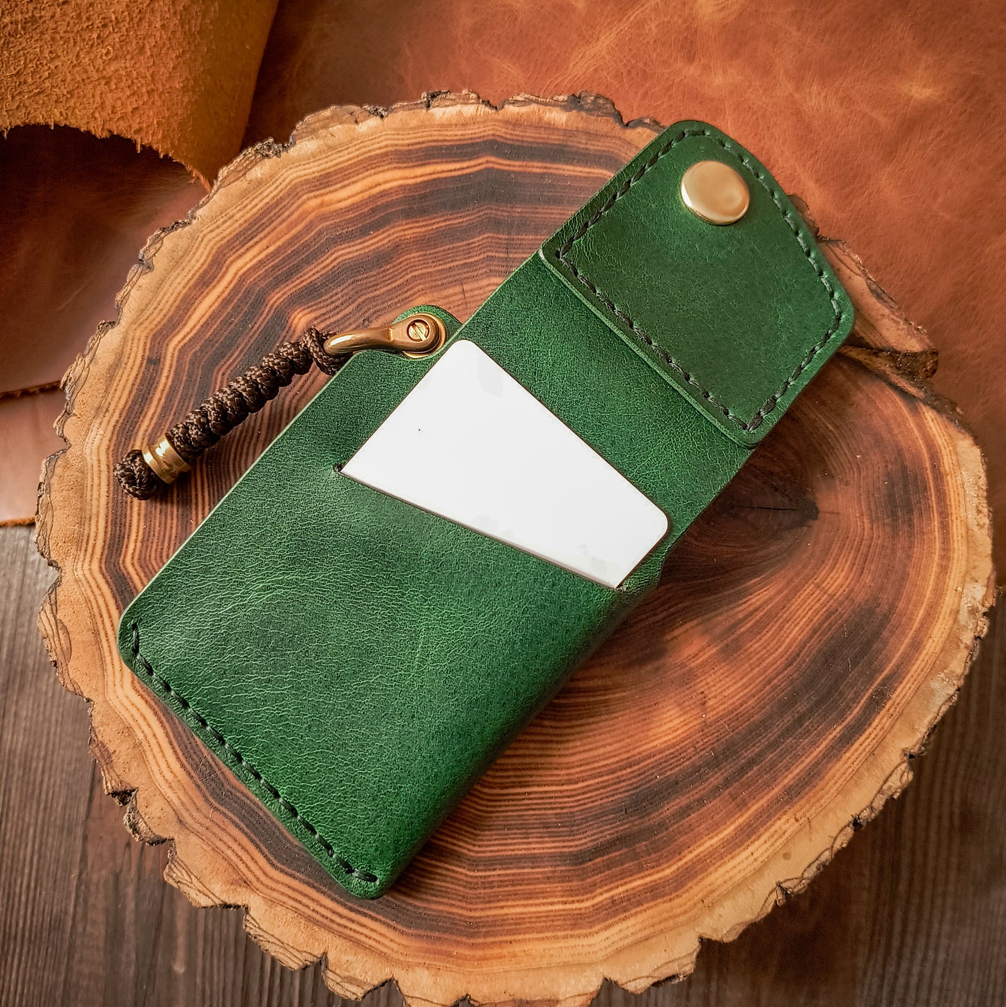 Small leather wallet in deep green colour 