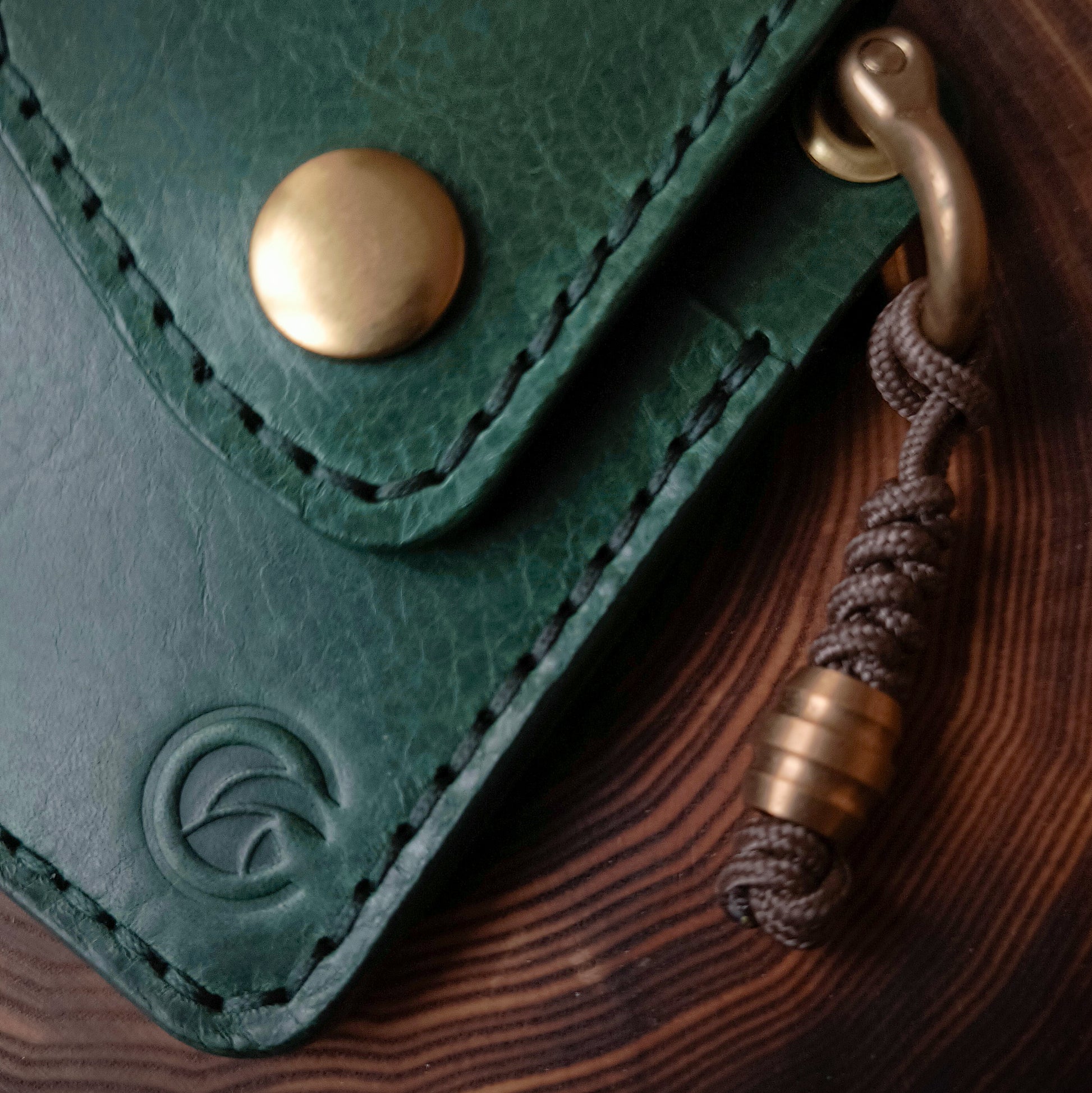 Premium quality textured leather wallet in emerald green colour with cooper-colored paracord lanyard and solid brass bead