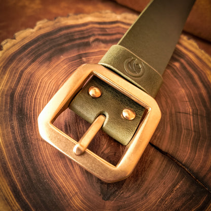 Pistachio green leather belt with key holder