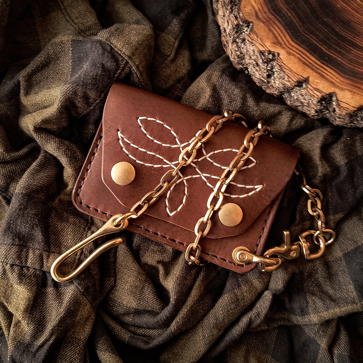Compact handmade trucker wallet in brown color leather and solid brass keychain and hardware 