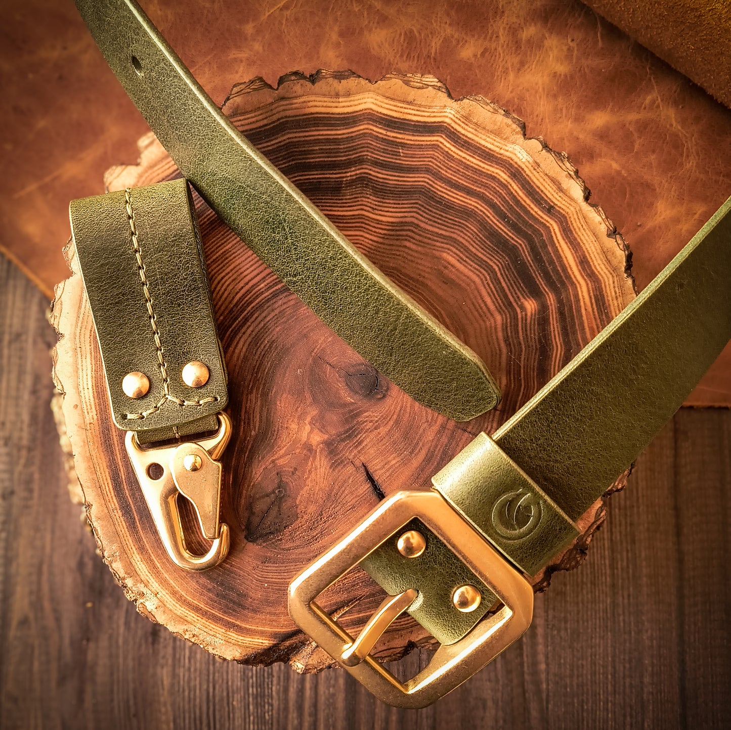 Pistachio green leather belt with key holder